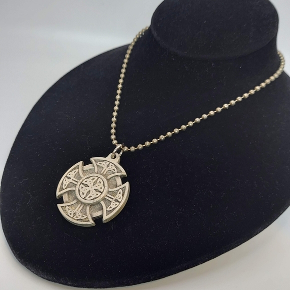 Vintage Fine Pewter Celtic Pendant on Necklace. - Picture 9 of 10